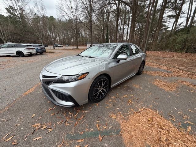 Used 2021 Toyota Camry SE image 2