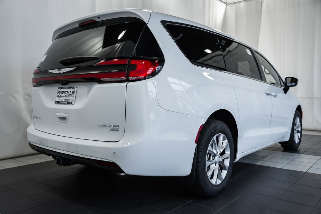 New 2026 Chrysler Pacifica Limited AWD/4WD image 4