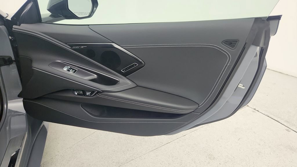 Used 2025 Chevrolet Corvette Stingray Preferred Cpe w/ Stealth Interior Trim Package image 30