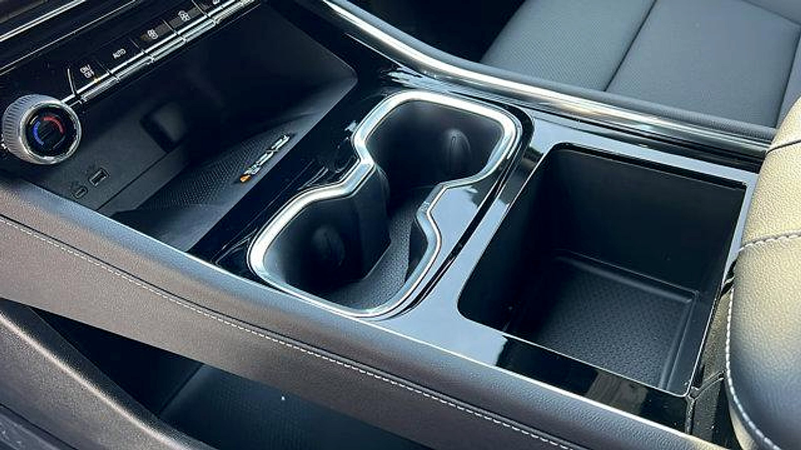 New 2026 Chevrolet Traverse LT w/ Midnight/Sport Edition image 21