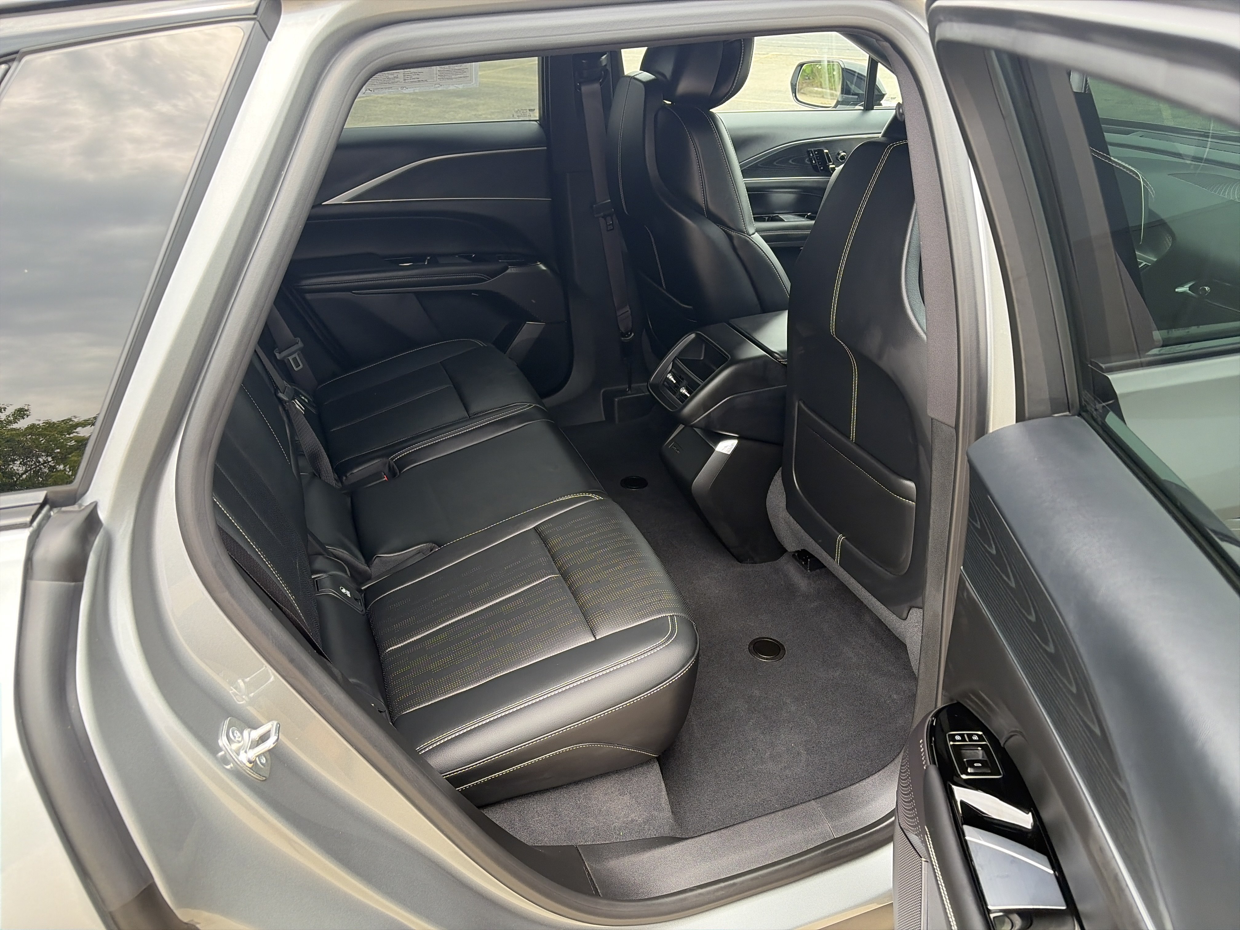 Used 2025 Cadillac Lyriq Sport w/ LPO, Floor Liner Package AWD/4WD image 12