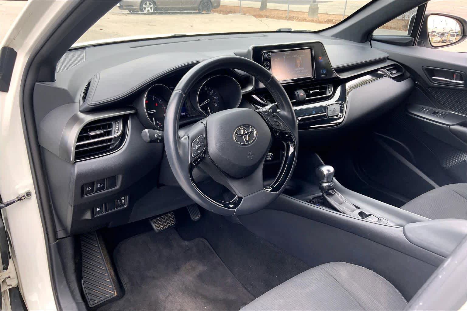 Used 2018 Toyota C-HR XLE FWD image 18
