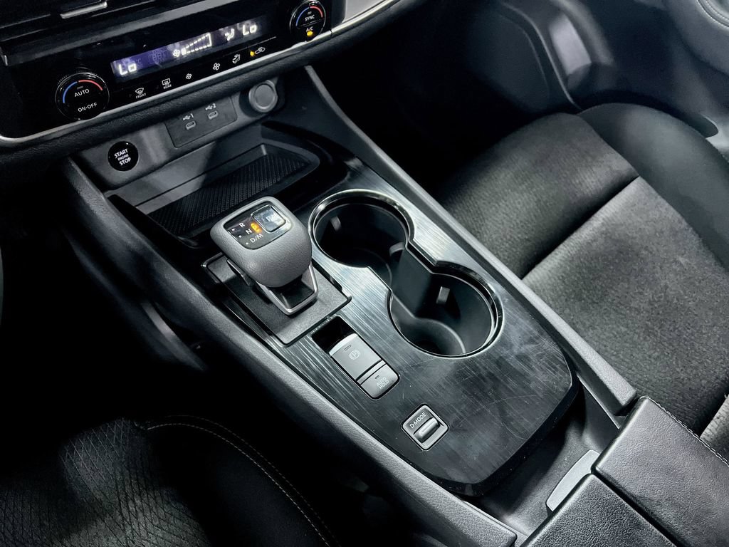 Used 2025 Nissan Rogue SV FWD image 36
