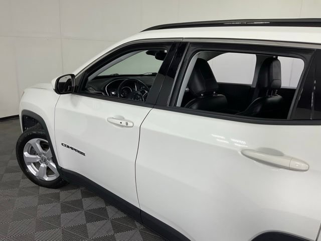 Used 2018 Jeep Compass Latitude w/ Cold Weather Group FWD image 38