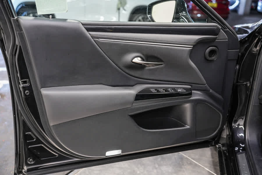 Used 2024 Lexus ES 350 w/ Accessory Package (Z2) FWD image 22