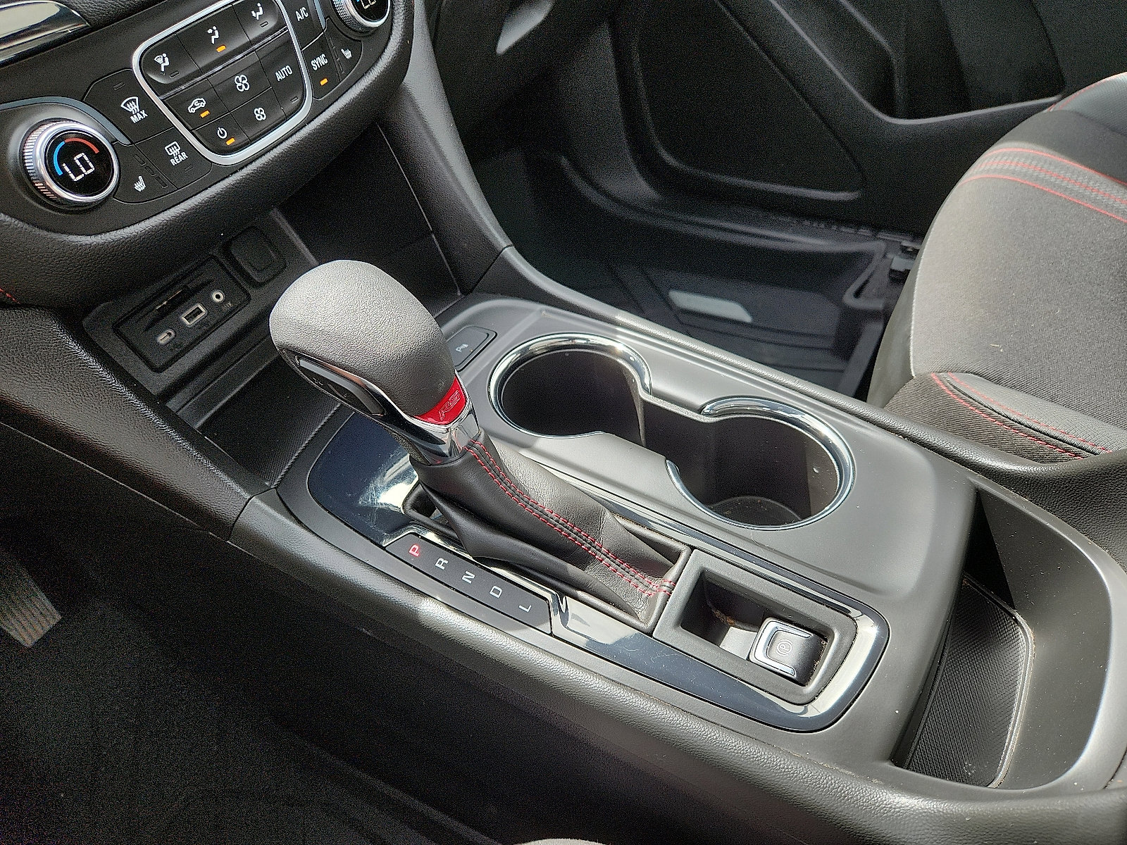 Used 2023 Chevrolet Equinox RS image 16