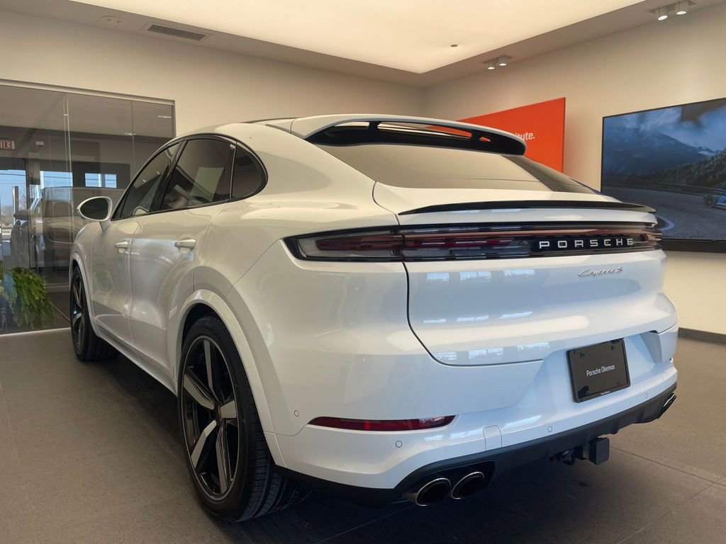 Used 2026 Porsche Cayenne S AWD/4WD image 3
