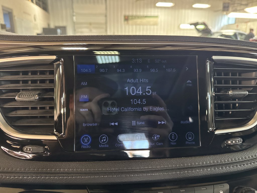 Used 2017 Chrysler Pacifica Limited FWD image 22