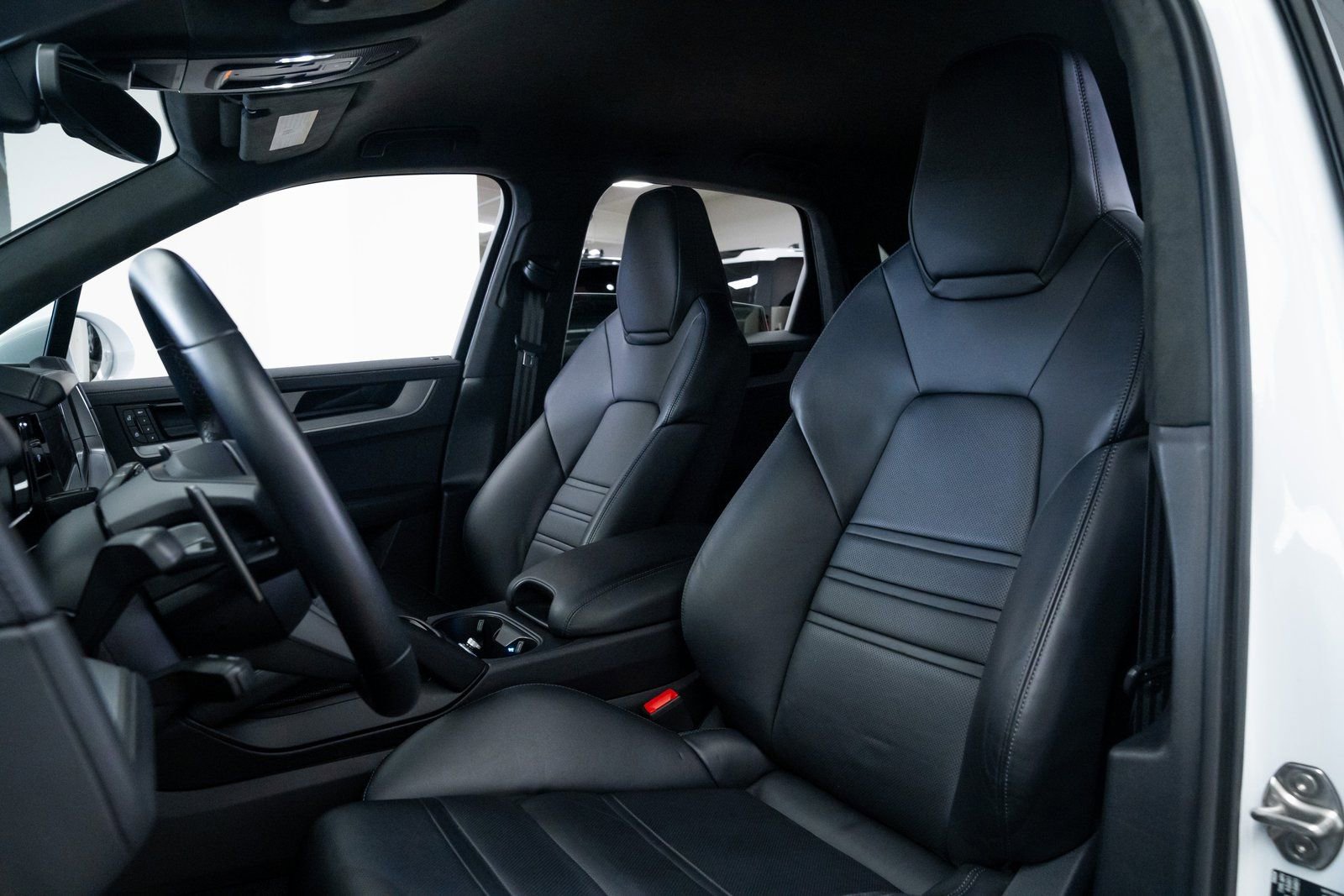 Used 2024 Porsche Cayenne Turbo AWD/4WD image 22