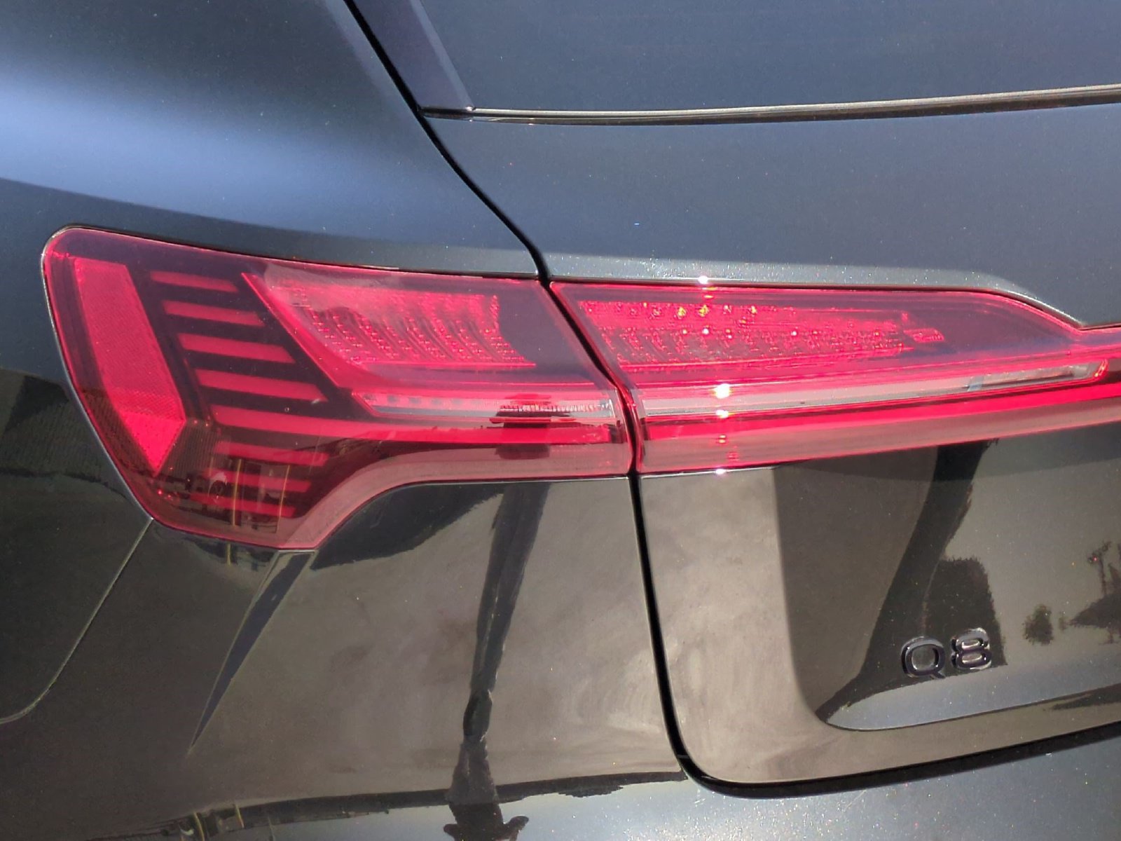 Used 2024 Audi Q8 e-tron Premium Plus w/ Premium Plus Package AWD/4WD image 18