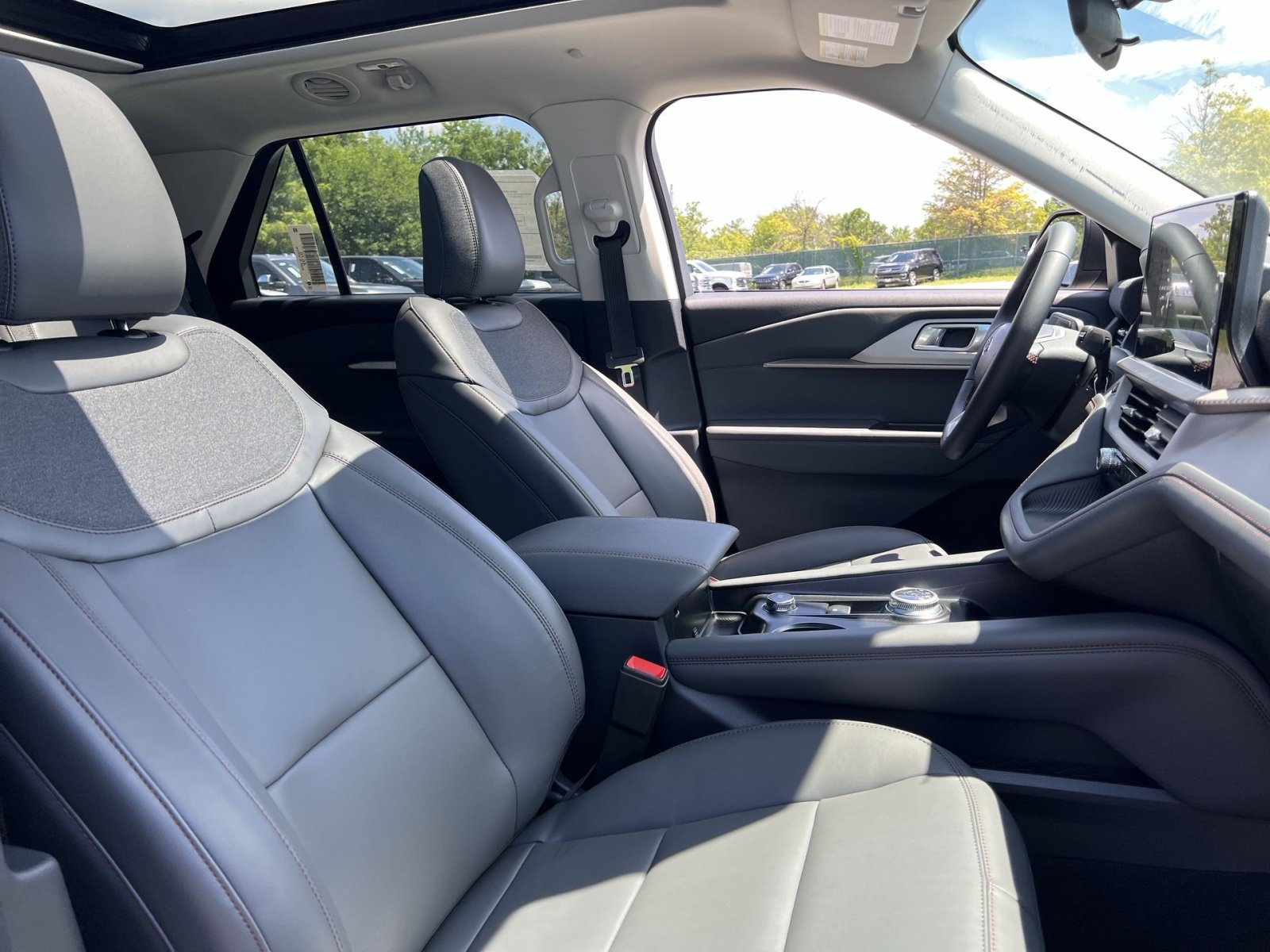 New 2026 Ford Explorer Active w/ Active Comfort Package AWD/4WD image 28