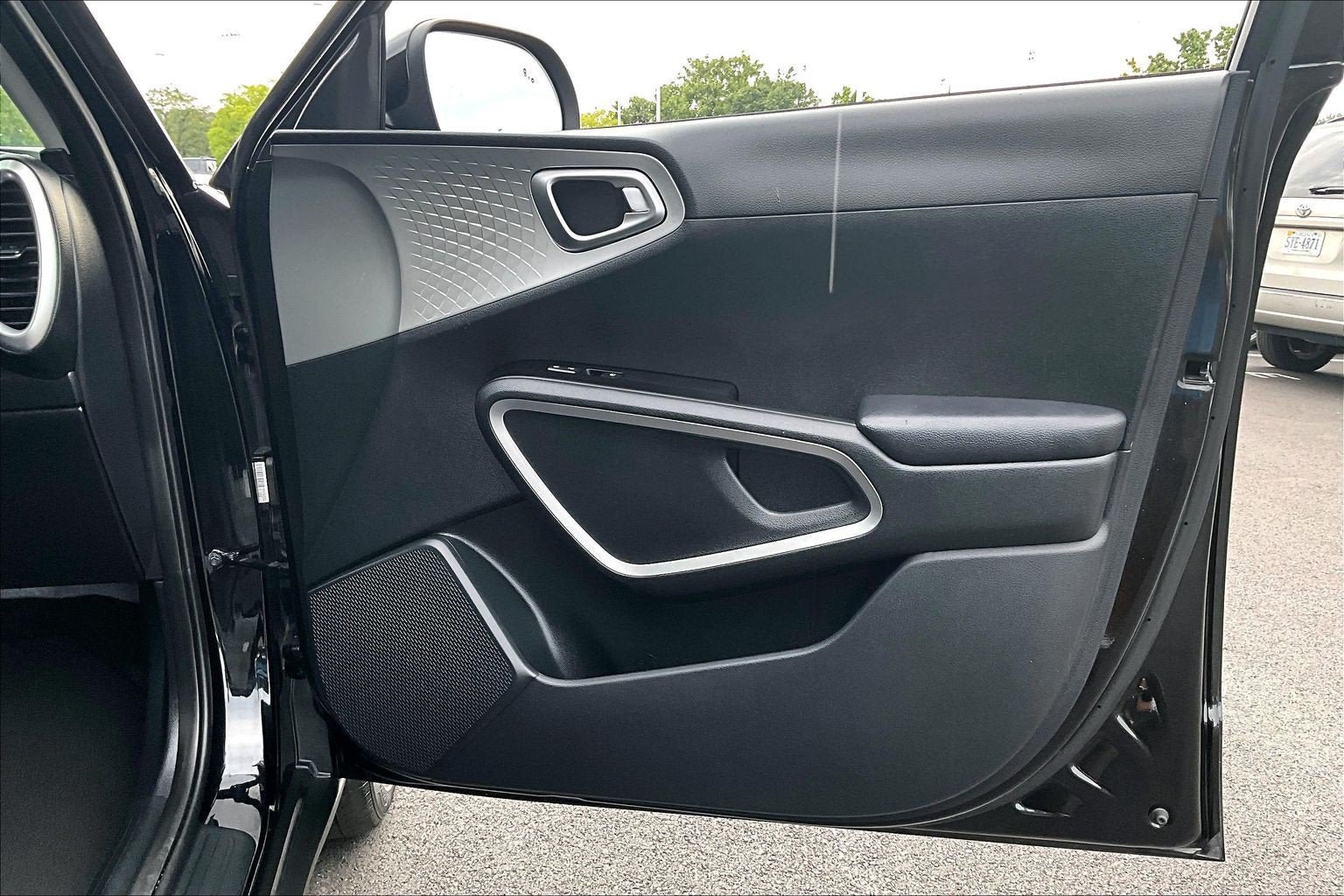 Used 2023 Kia Soul LX w/ LX Technology Package FWD image 21