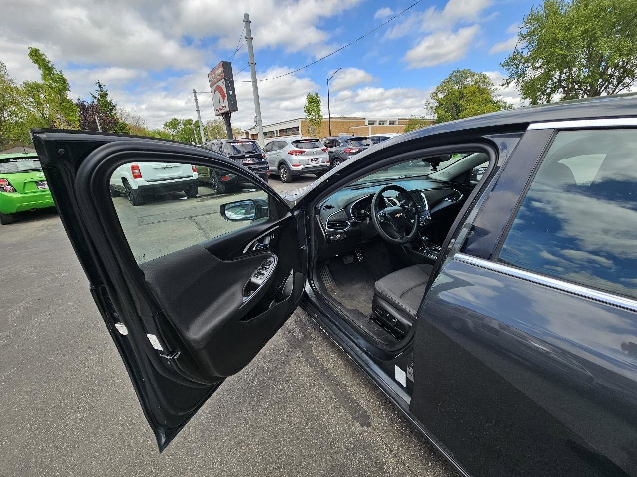 Used 2016 Chevrolet Malibu LT FWD image 18