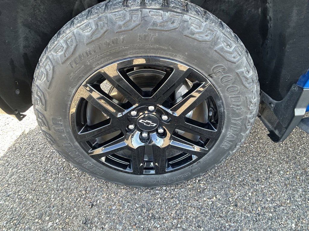 Used 2023 Chevrolet Silverado 1500 LT Trail Boss w/ LPO, Dark Essentials Package image 9