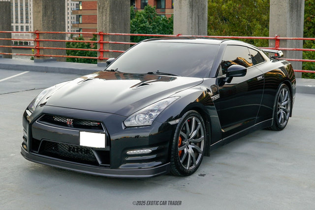 Used 2014 Nissan GT-R Premium w/ Premium Interior Package AWD/4WD image 14