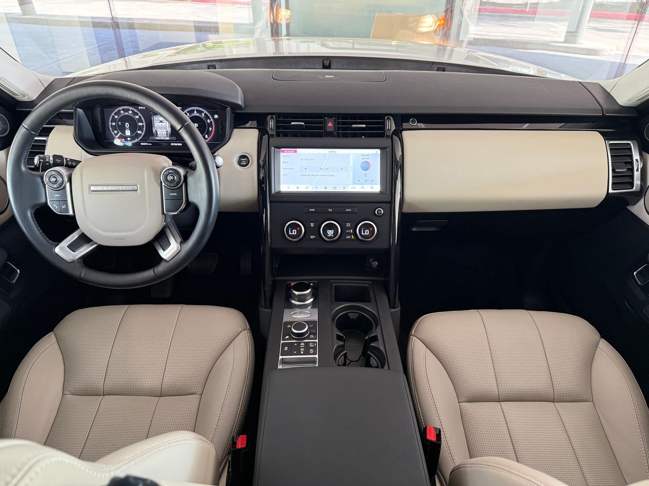 Used 2018 Land Rover Discovery SE AWD/4WD image 14