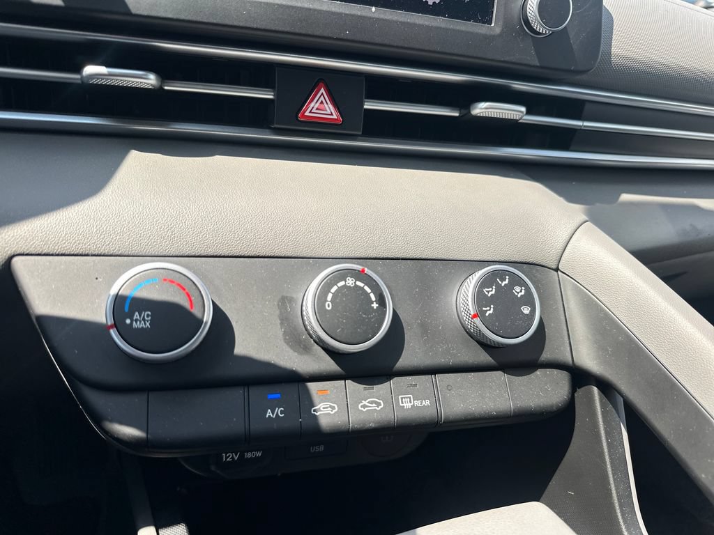 Used 2026 Hyundai Elantra SE FWD image 18
