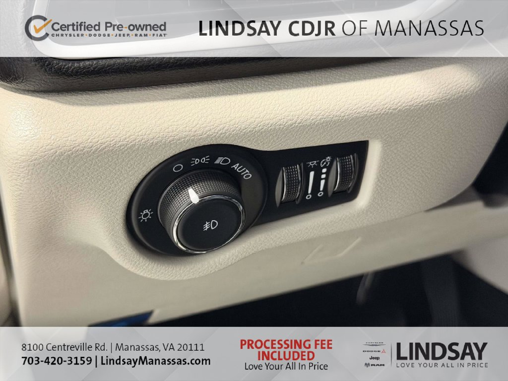 Certified 2024 Chrysler Pacifica Touring-L FWD image 32