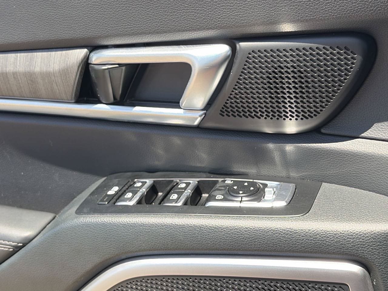 Certified 2025 Kia Telluride EX w/ EX Captain's Chair Package FWD image 20