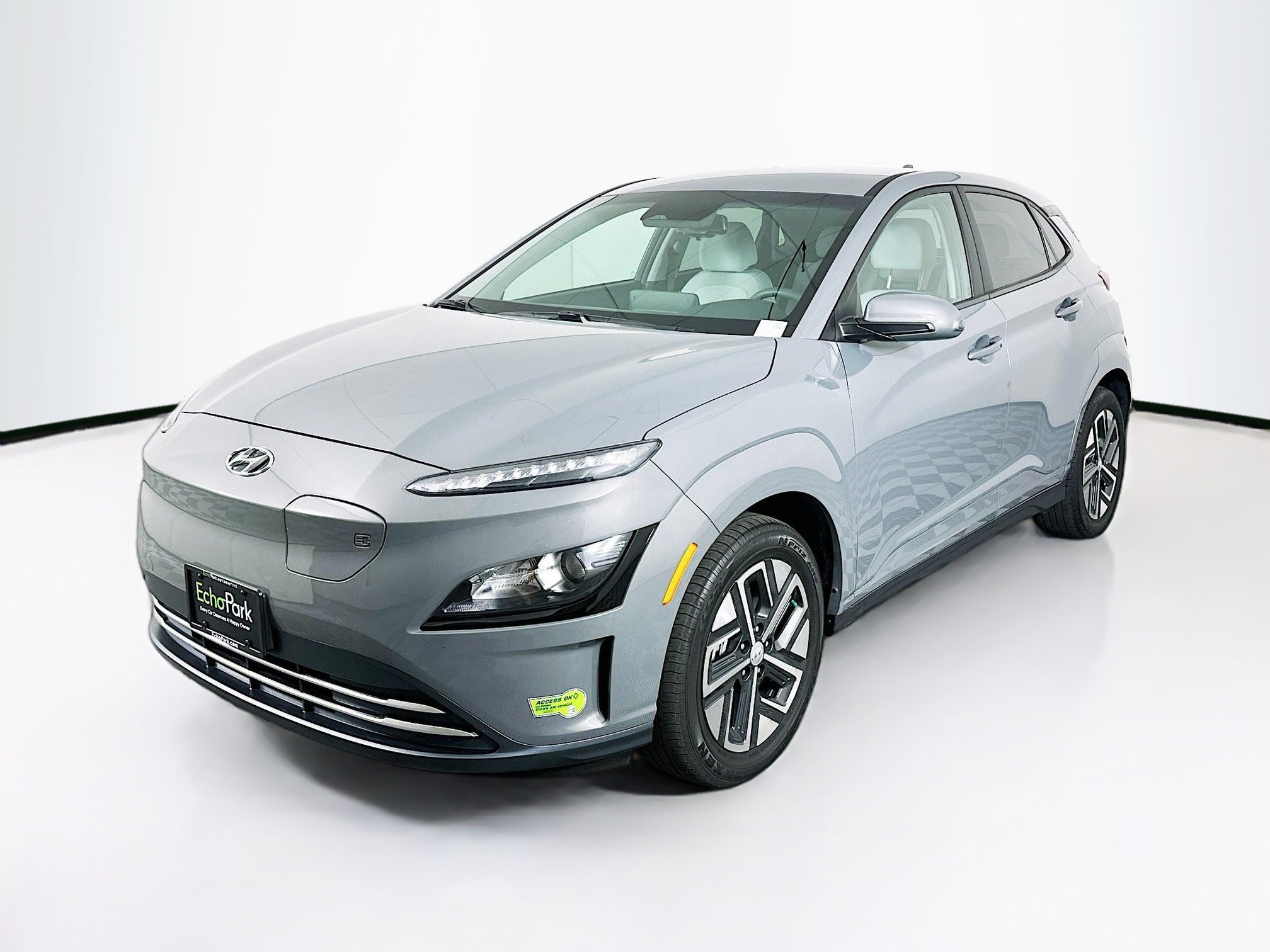 Used 2023 Hyundai Kona SE w/ Cargo Package image 3