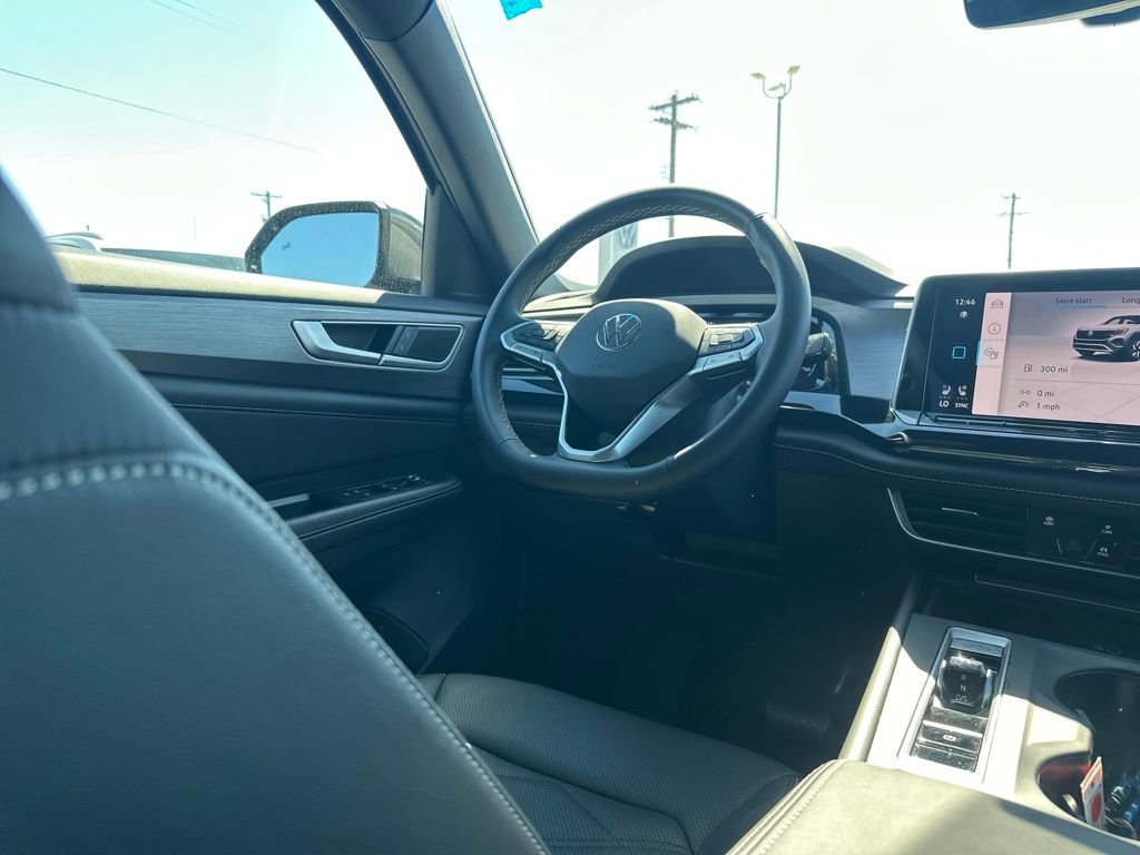 Used 2025 Volkswagen Atlas Cross Sport SE image 17