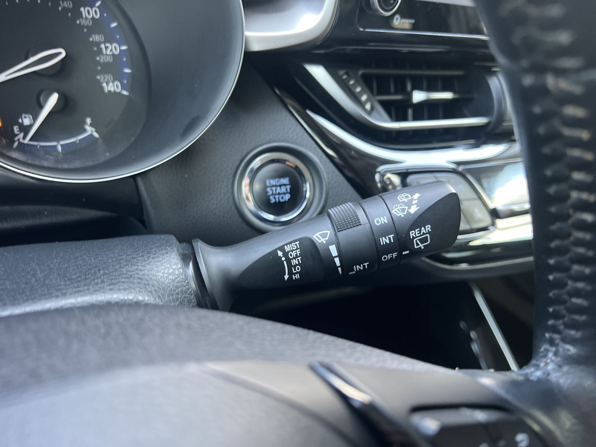 Used 2022 Toyota C-HR Limited FWD image 11