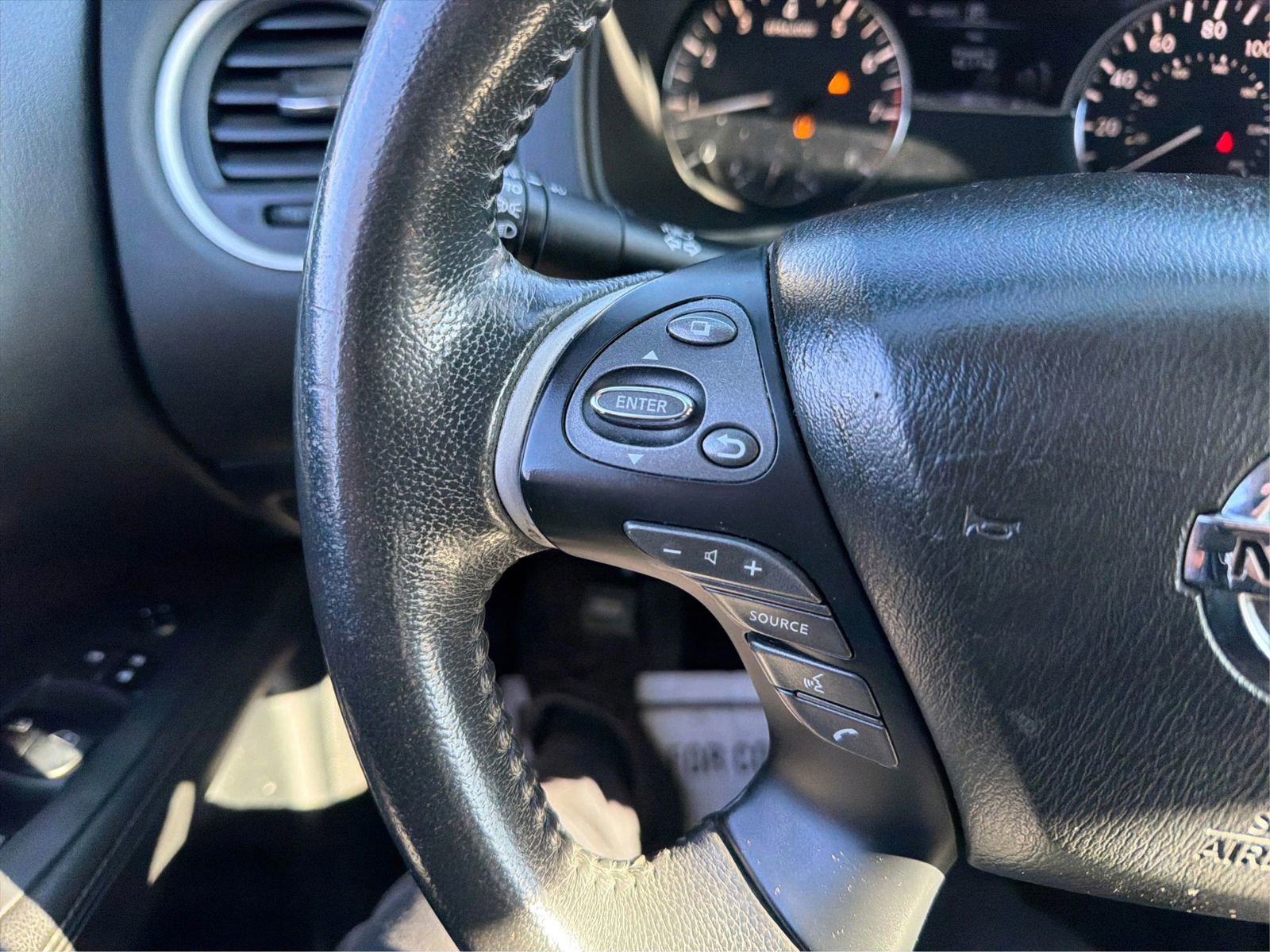 Used 2019 Nissan Pathfinder SV image 29