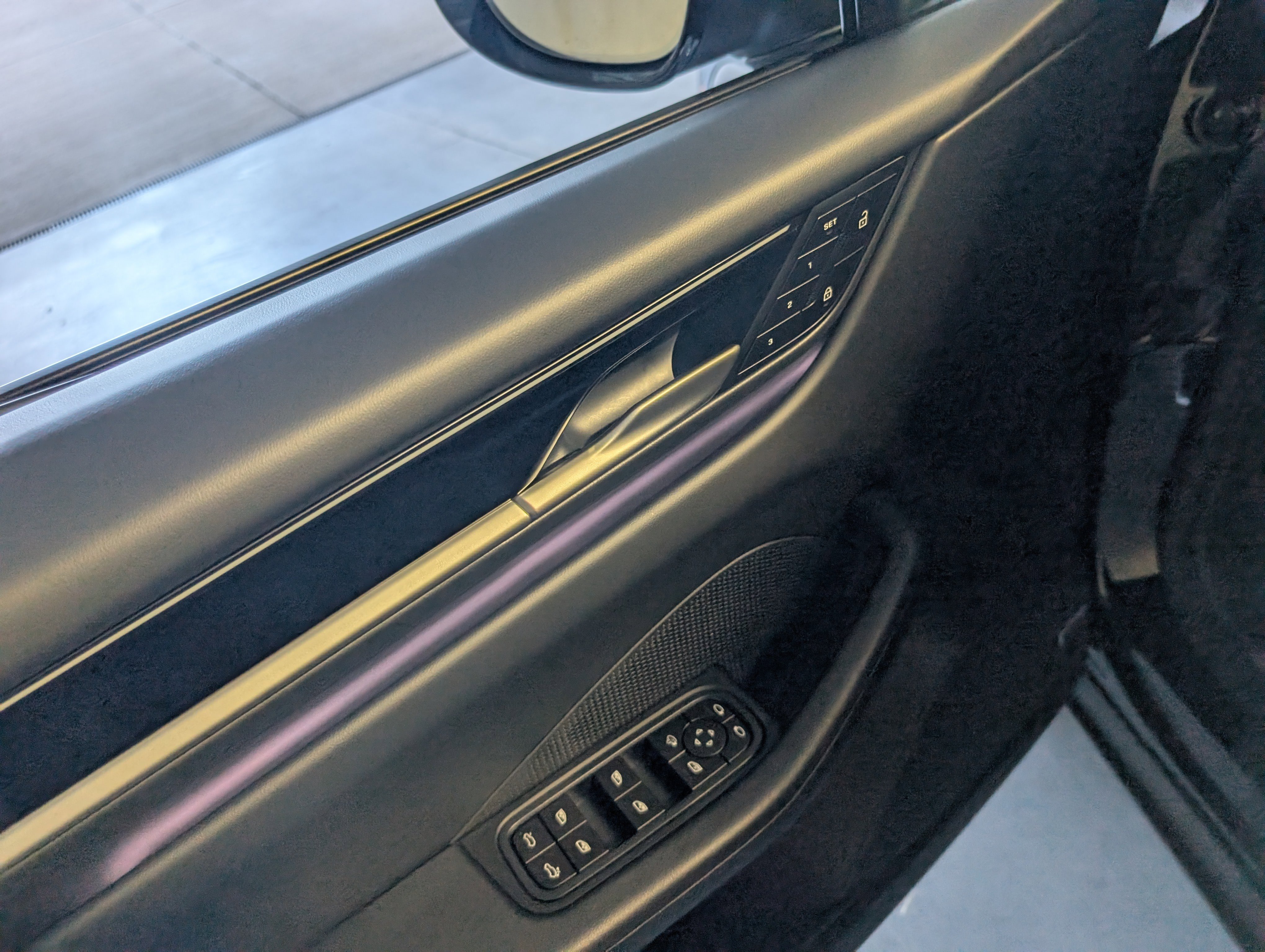 Used 2025 Porsche Macan Electric image 33