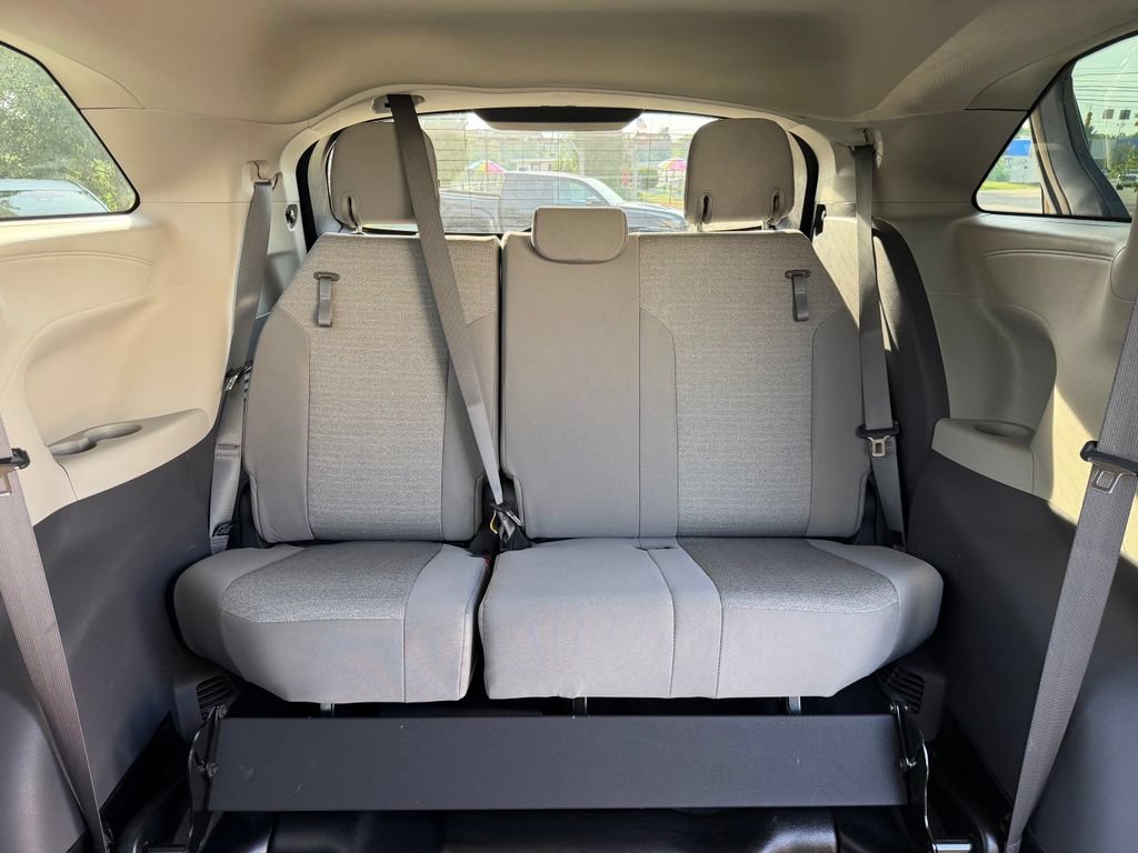 Used 2022 Toyota Sienna LE FWD image 24