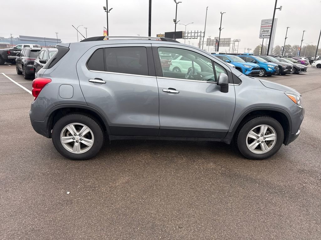 Used 2019 Chevrolet Trax LT w/ LT Convenience Package image 9
