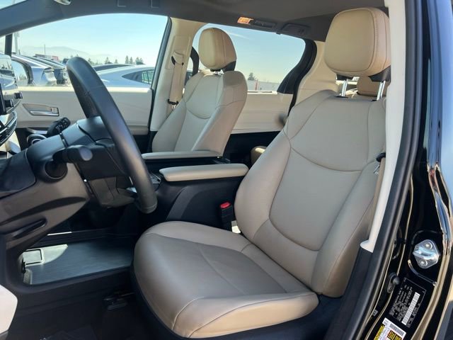 Used 2024 Toyota Sienna XLE FWD image 13