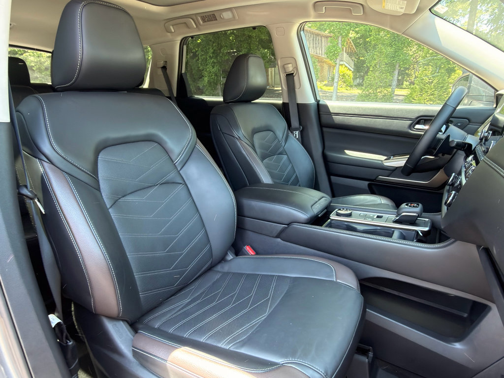 Used 2024 Nissan Pathfinder Platinum AWD/4WD image 14
