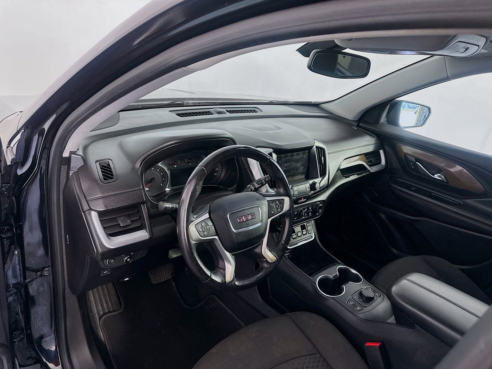 Used 2019 GMC Terrain SLE w/ Driver Convenience Package FWD image 9