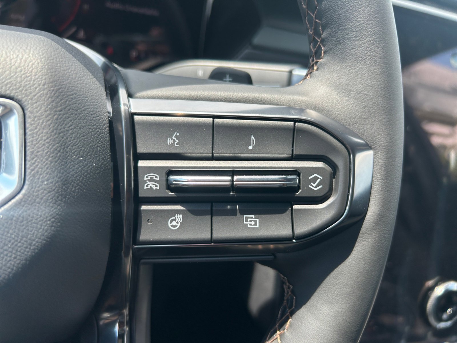 New 2026 GMC Acadia AT4 w/ LPO, Floor Liner Package AWD/4WD image 27