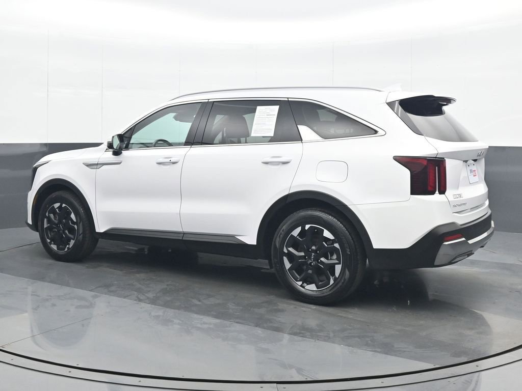 Used 2024 Kia Sorento S image 4