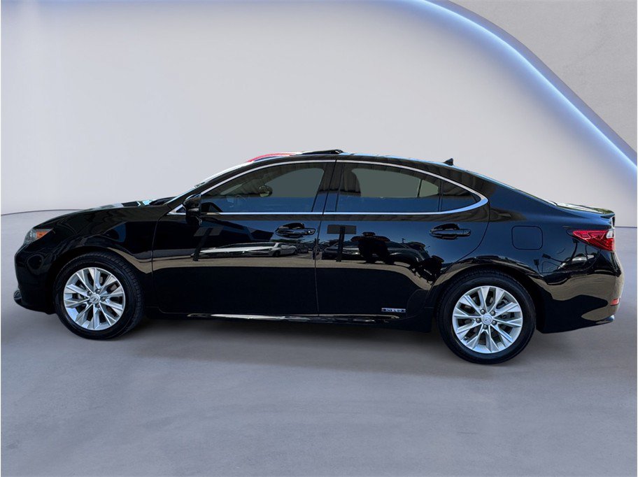 Used 2014 Lexus ES 300h w/ Luxury Package w/Bamboo Trim FWD image 3