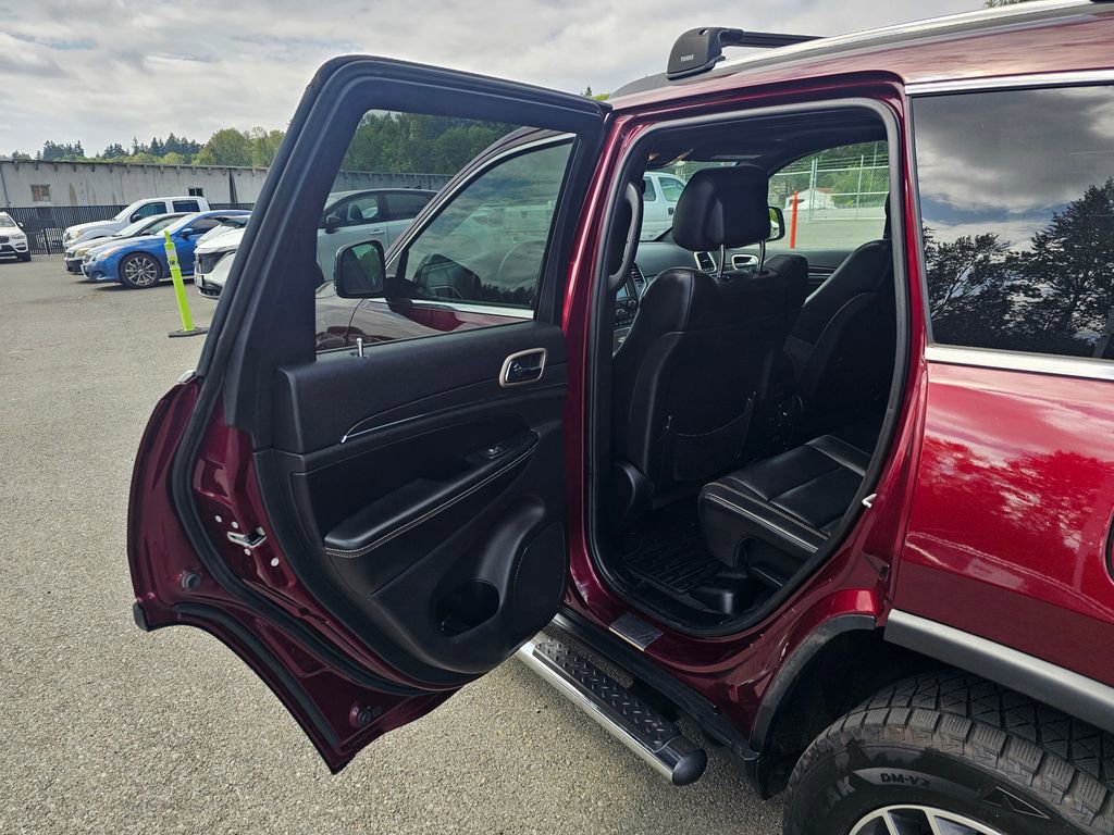 Used 2017 Jeep Grand Cherokee Limited w/ Mopar Chrome Edition Group AWD/4WD image 23