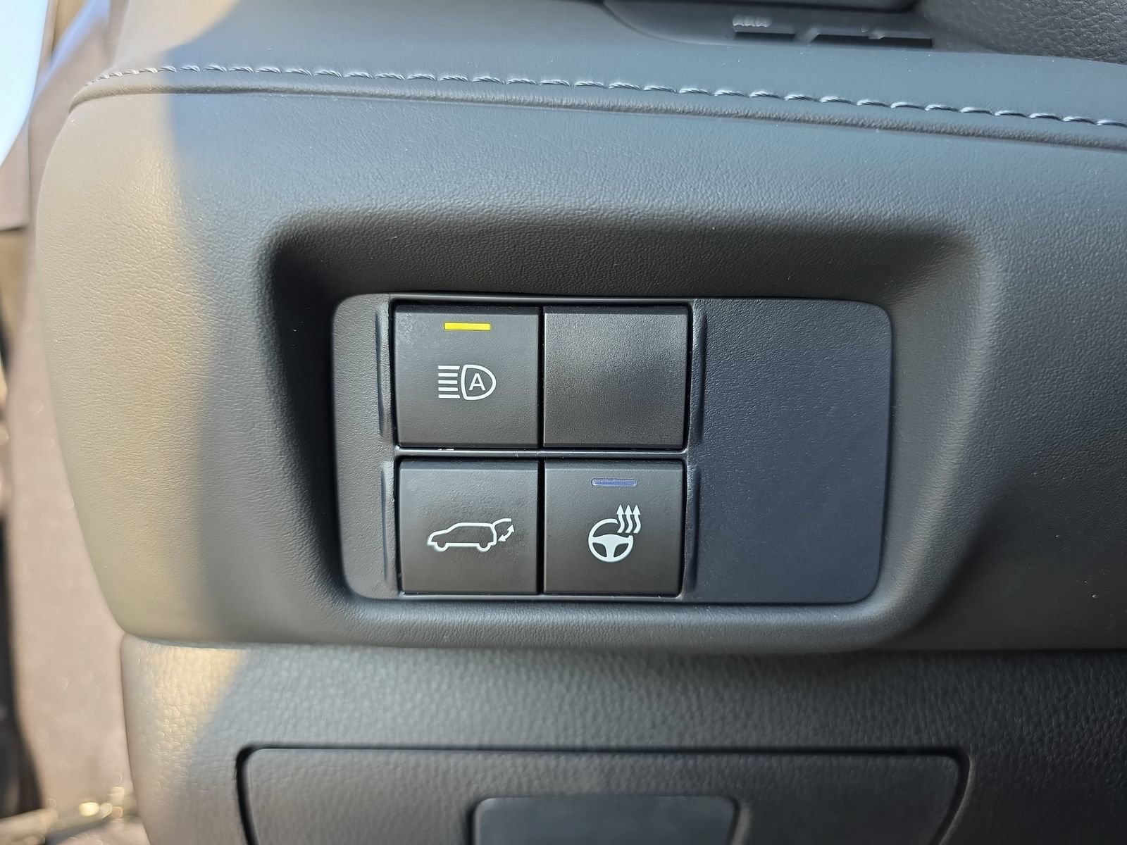 Used 2020 Toyota Highlander Limited FWD image 27