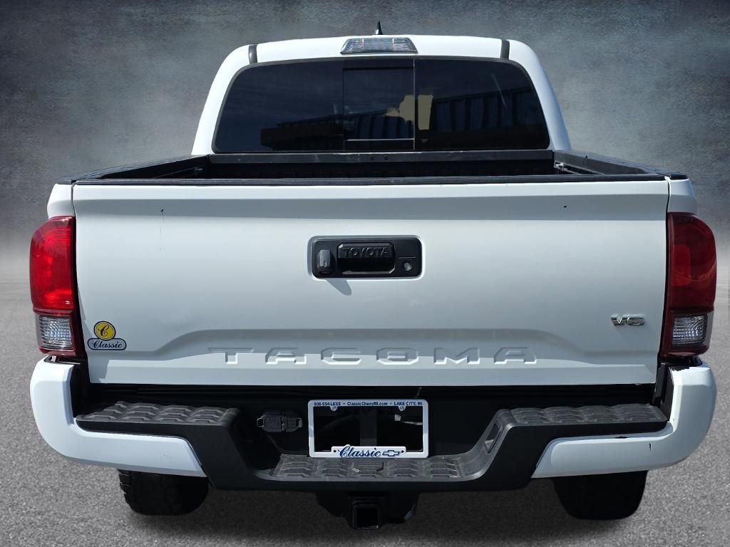 Used 2019 Toyota Tacoma TRD Sport AWD/4WD image 5