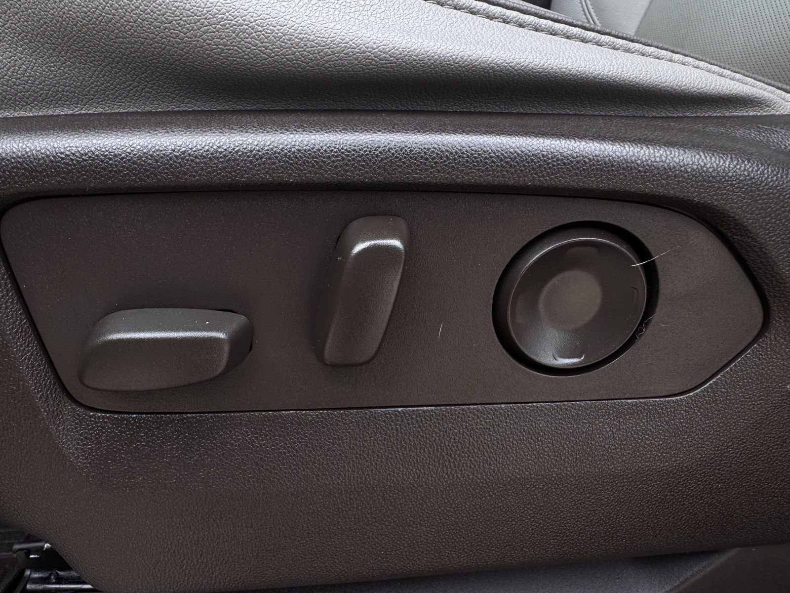 Used 2021 GMC Yukon XL SLT w/ SLT Luxury Package image 28