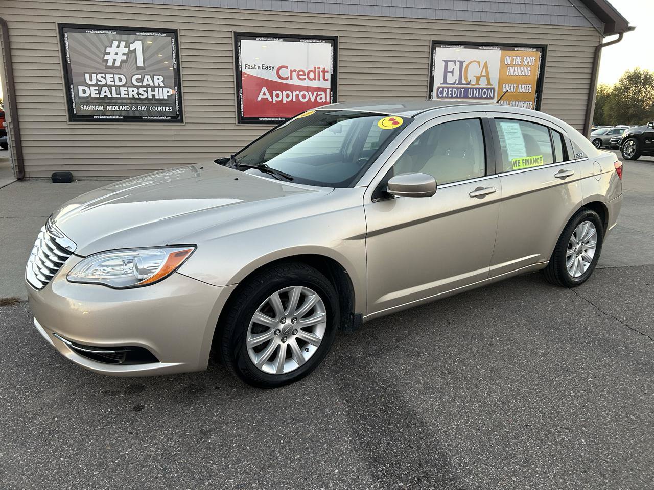 Used 2013 Chrysler 200 Touring FWD image 1