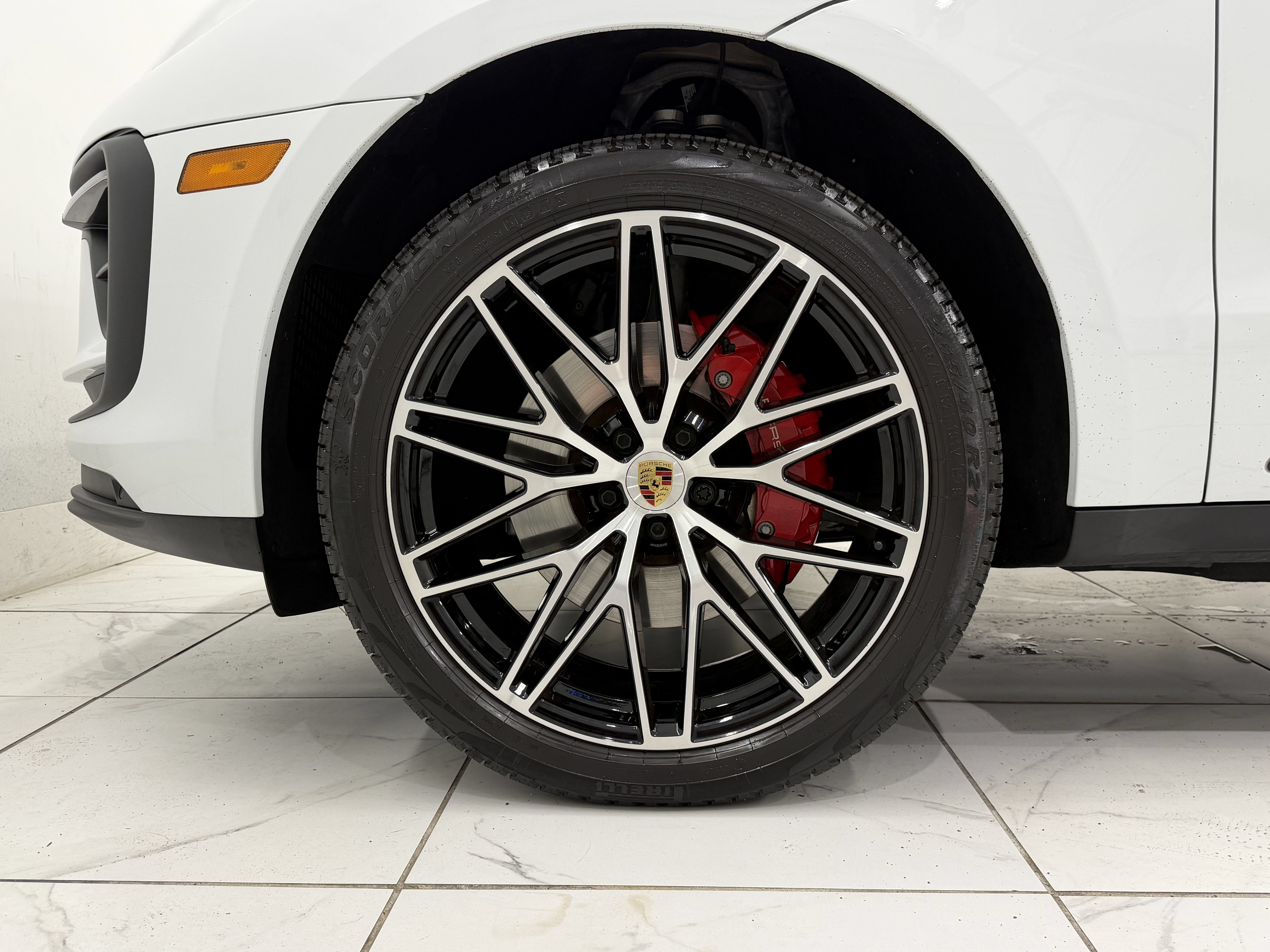 Certified 2024 Porsche Macan S AWD/4WD image 16