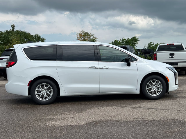 New 2027 Chrysler Pacifica Select FWD image 41