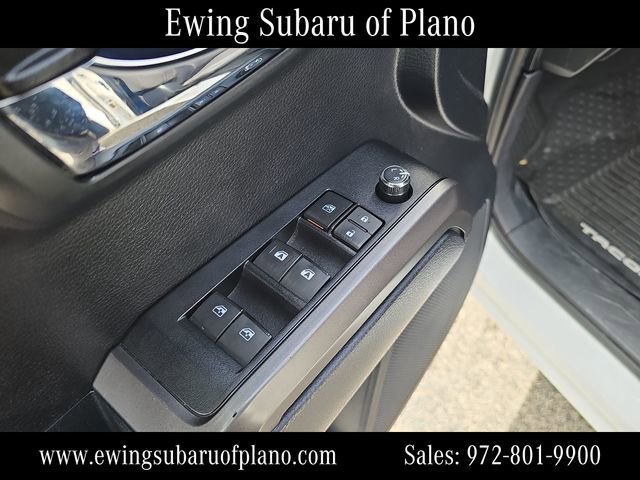 Used 2018 Toyota Tacoma SR5 AWD/4WD image 11