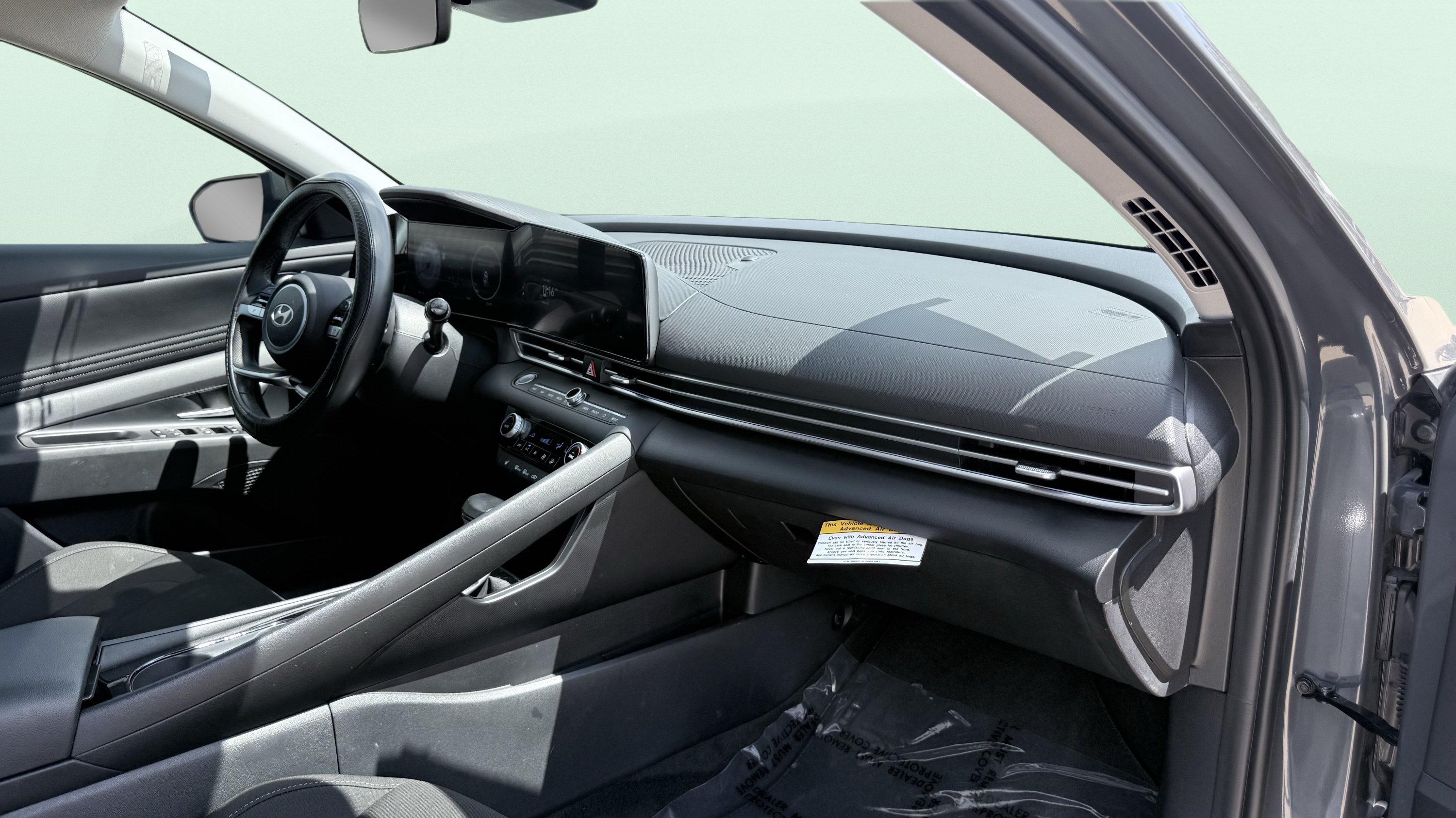Used 2025 Hyundai Elantra SEL FWD image 37