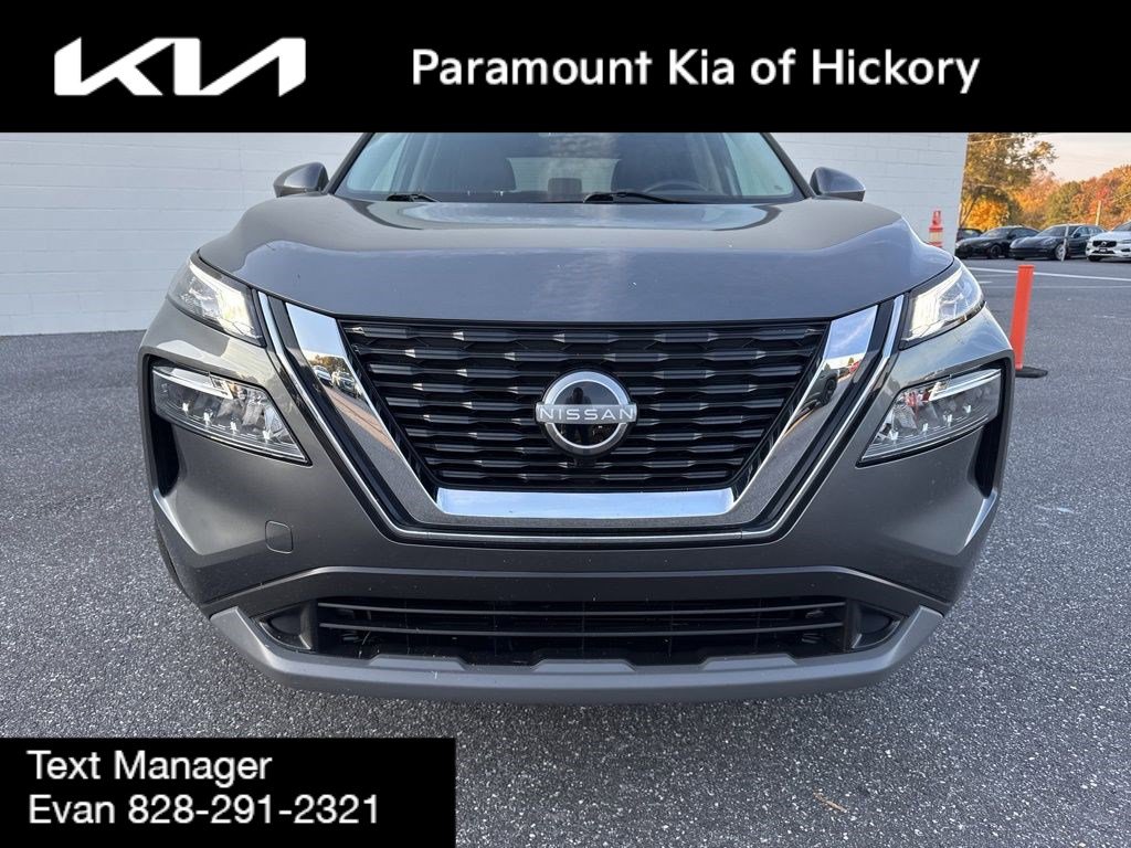 Used 2023 Nissan Rogue SV w/ SV Premium B Package image 2