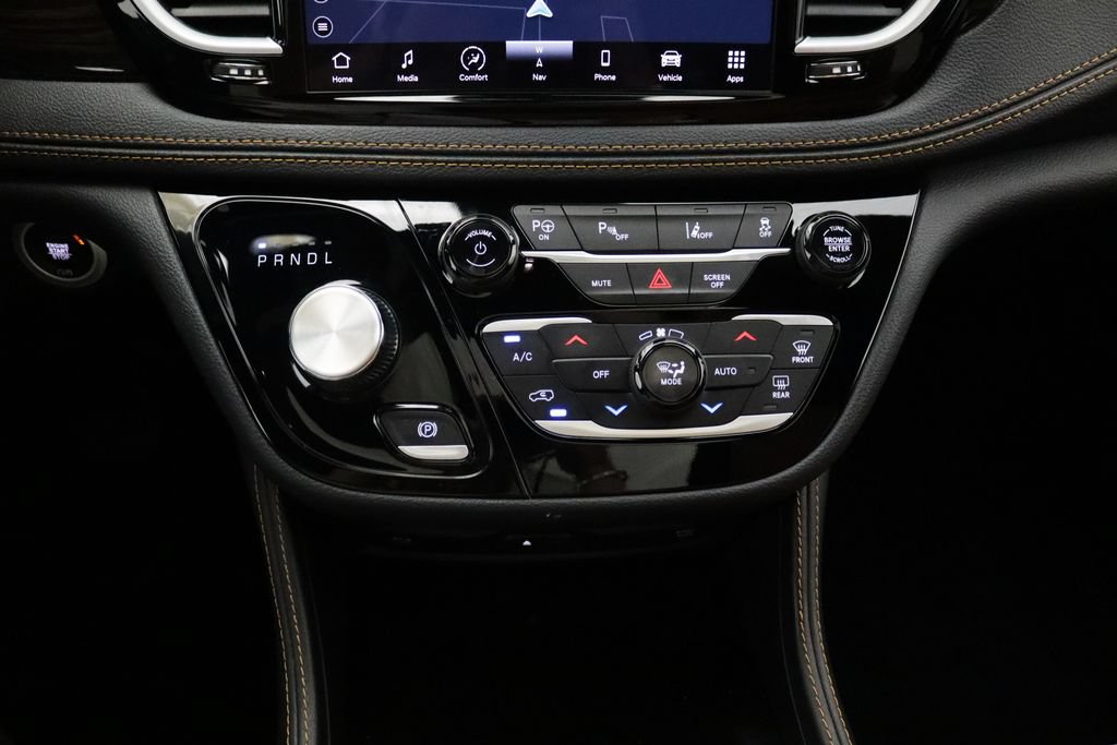 Used 2023 Chrysler Pacifica Pinnacle FWD image 31