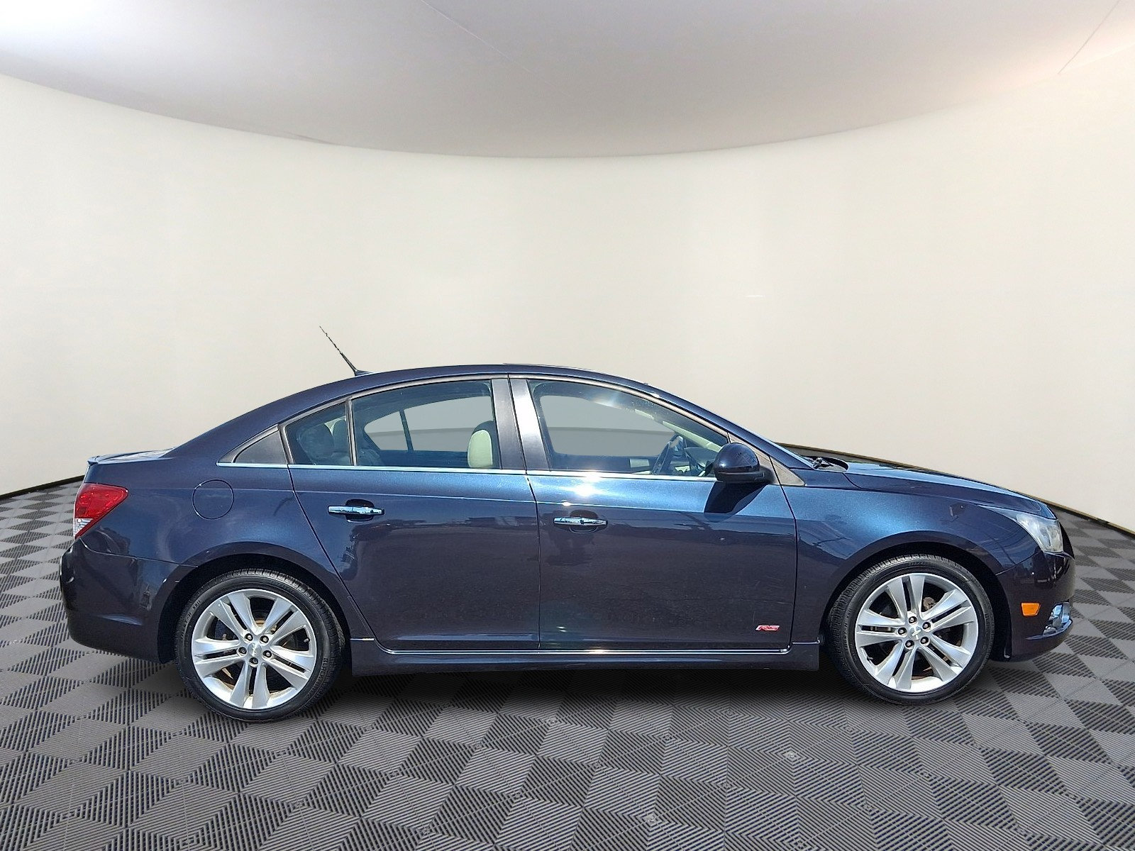 Used 2014 Chevrolet Cruze LTZ w/ Sun, Sound and Sport Package FWD image 8