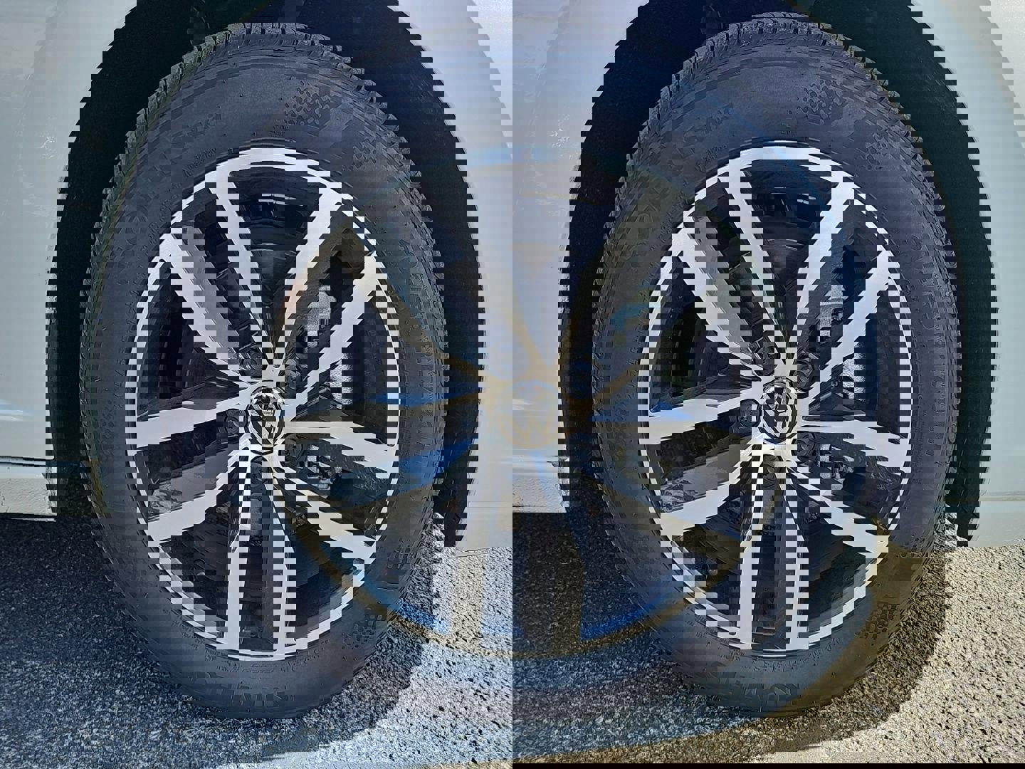 Used 2025 Volkswagen Jetta SE image 9