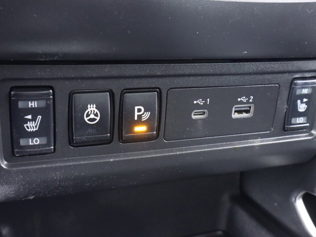 Used 2023 Nissan Frontier SV w/ SV Premium Package image 26